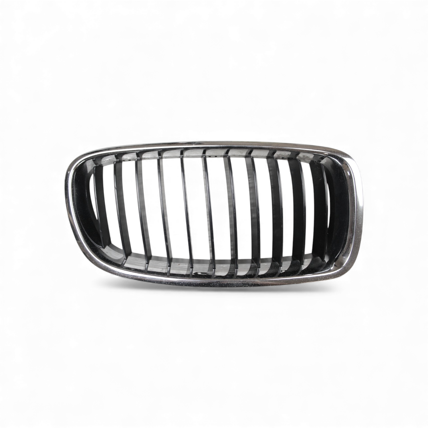 GRADE DIANTEIRA DIREITA PARACHOQUE BMW 320I F30 2013 A 2017 - 13805 (2)